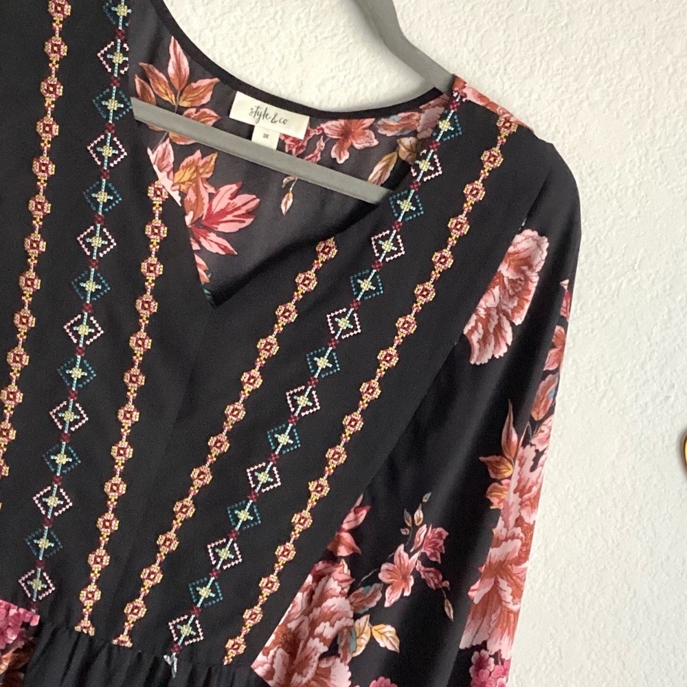 \Style & Co\ NWT Floral Embroidered Blouse - Picture 2 of 16